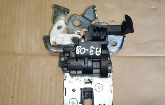 Audi A4 S4 B6 8E 8H Tailgate/trunk/boot lock/catch/latch 827505