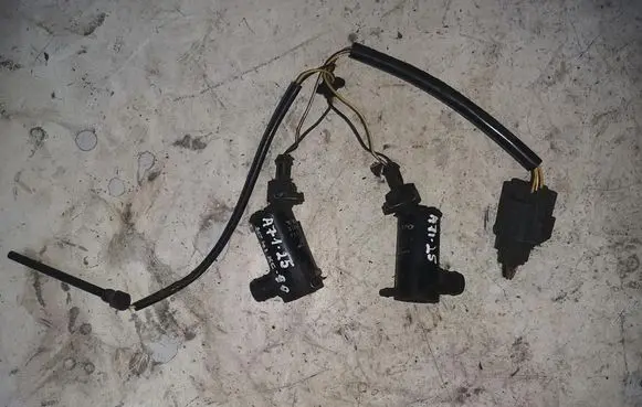 Volvo XC90 Headlight washer pump 9169611