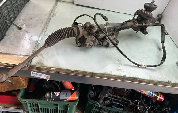 Volkswagen PASSAT B6 Steering rack 544