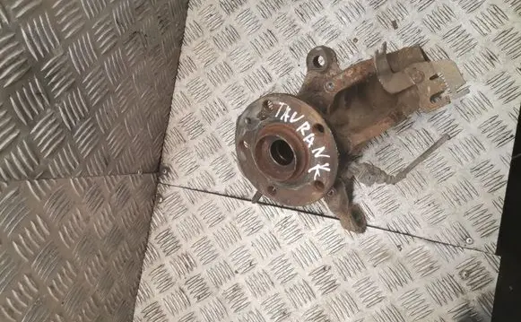 Volkswagen Touran I Front wheel hub spindle knuckle