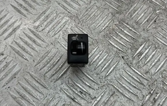 Toyota Avensis T270 Seat heating switch 8475105040 453484 5233K9D