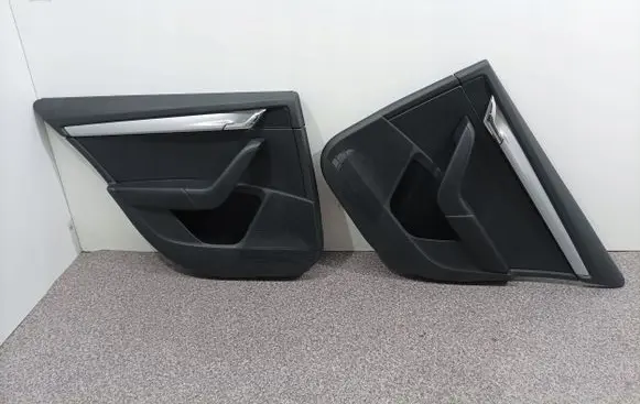 Skoda Octavia Mk3 (5E) Front door card panel trim