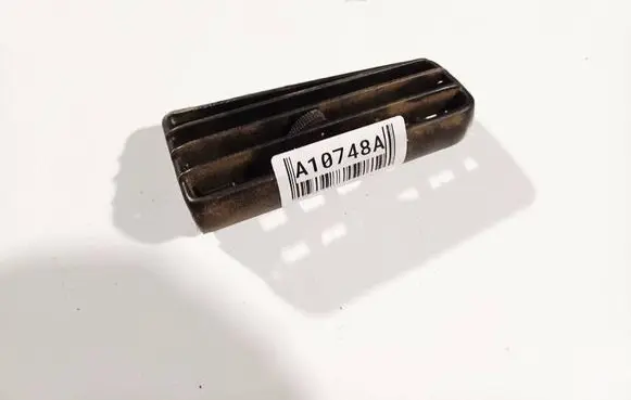 Volkswagen Golf III Dash center air vent grill