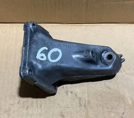Mercedes-Benz C W202 Engine mounting bracket 1112230904 OM605 M111