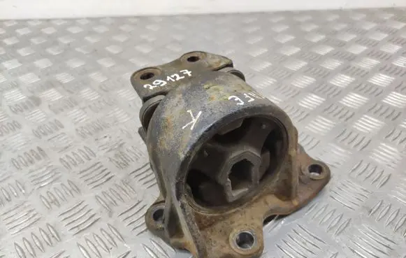 Hyundai Santa Fe Engine mount bracket