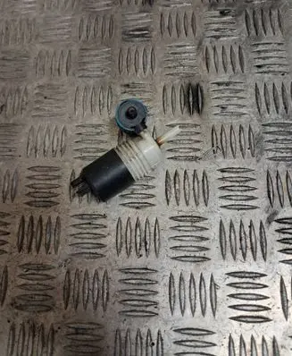 Mercedes-Benz E W210 Windscreen/windshield washer pump