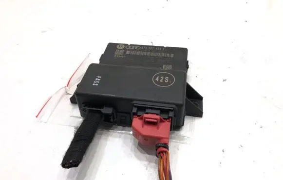 Audi A4 S4 B8 8K Gateway control module 8T0907468K