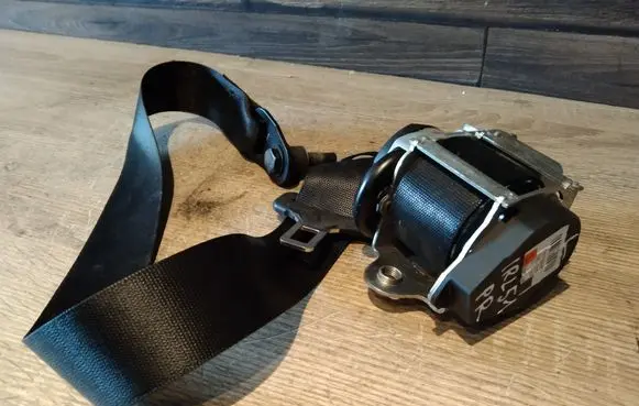 Mercedes-Benz B W245 Front seatbelt