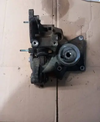 Power steering pump mounting bracket