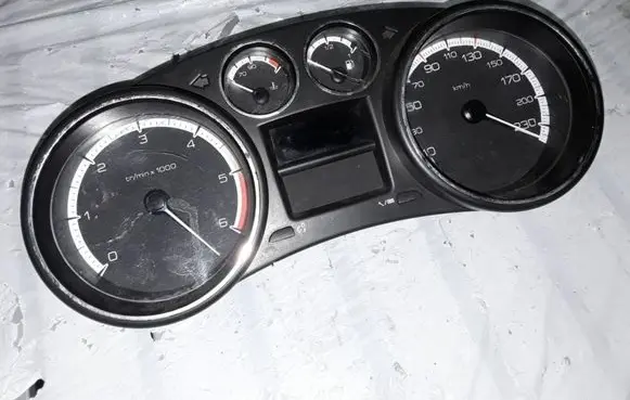 Peugeot 308 Speedometer (instrument cluster) 9666642180