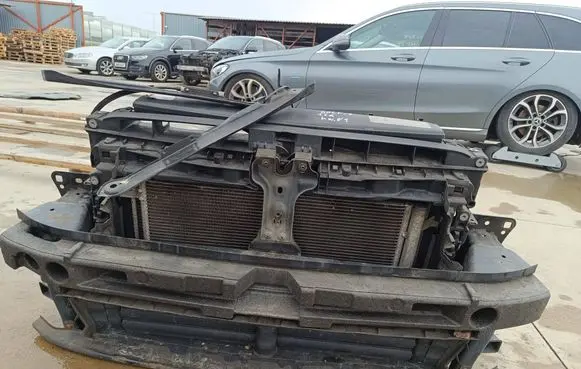 Volkswagen Golf VII Radiator support slam panel 701010690B