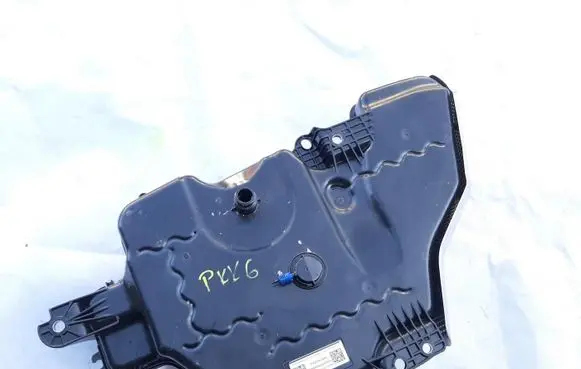 Volkswagen Tiguan AdBlue liquid reservoir 5N0131877E 5Q0131969G
