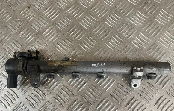 Mercedes-Benz E W211 Fuel main line pipe A6420700495 A6110780449 0281002494