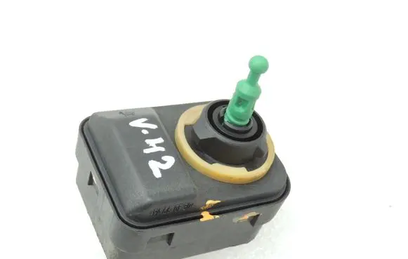 Volvo V70 Headlight level adjustment motor 9178539