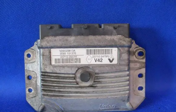 Dacia Logan II Fuel injection control unit/module V29029813A 237102479R 237102937R