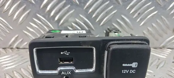 Jeep Renegade AUX in-socket connector 735604055