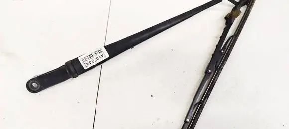 Front wiper blade arm