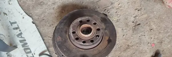 Volkswagen Touran II Front wheel hub