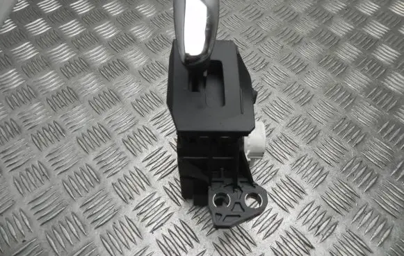 Lexus CT 200H Gear shifter/selector 75C833LHD