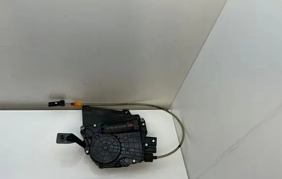 BMW 6 F06 Gran coupe Front door soft close latching motor 4151310700