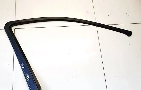 Mercedes-Benz ML W164 Other front door trim element a1647200570