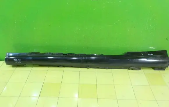 Mercedes-Benz E C207 W207 Side skirt front trim A2076901740 NAKLADKA