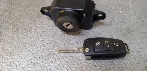 Audi Q7 4L Ignition lock 4F0909135E