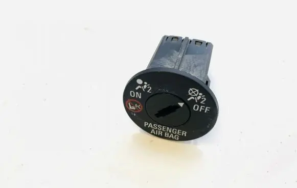 Passenger airbag on/off switch