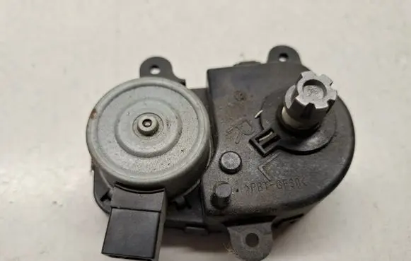 Headlight level adjustment motor