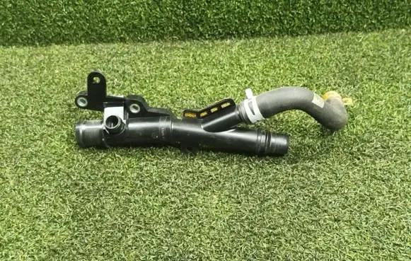 Renault Trafic III (X82) Engine coolant pipe/hose 1320783