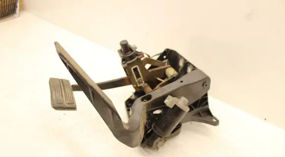 Chrysler Town u0026 Country IV Pedal assembly 04477801AH