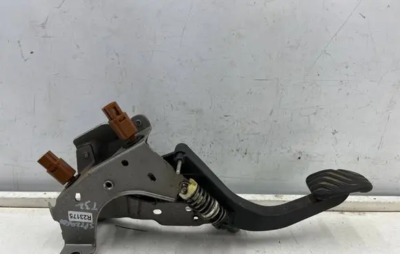 Nissan Rogue Clutch pedal 465034208r