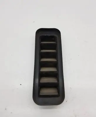 Mitsubishi L200 Quarter panel pressure vent MN148274