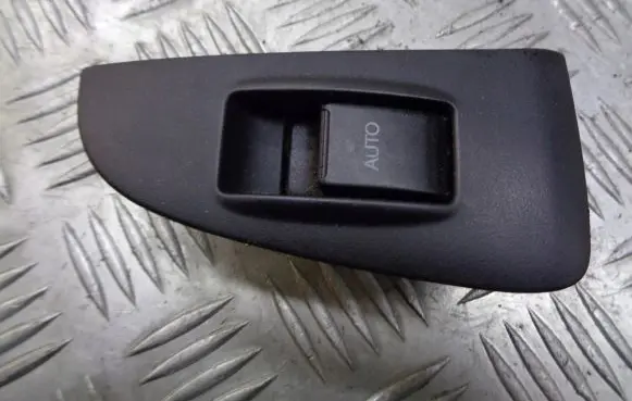 Toyota Avensis T250 Quarter vent window switch 