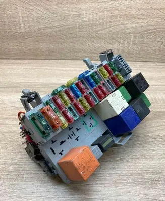 Opel Corsa B Fuse box set 90483952 90493887