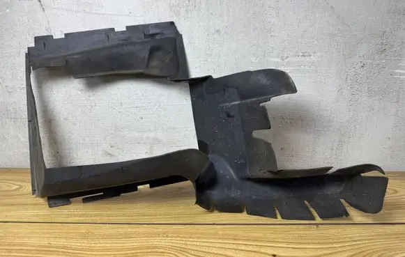 Audi Q7 4L Intercooler air channel guide 4L0117336B
