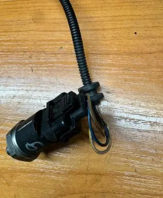 BMW 5 E39 Fuel pressure sensor 0281002405 08515005249
