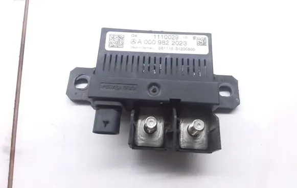 Mercedes-Benz Sprinter W906 Charging relay A0009822023 1110029 261115
