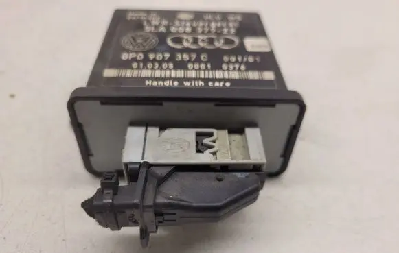 Audi A6 S6 C6 4F Light module LCM 8P0907357C 00010376 5LA00837922