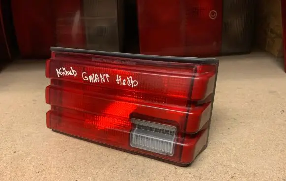 Mitsubishi Galant Eterna Tailgate rear/tail lights 1146288