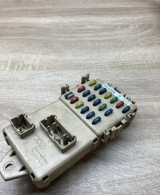 Subaru Legacy Fuse module 980924