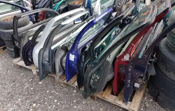 Mazda 323 F Front door