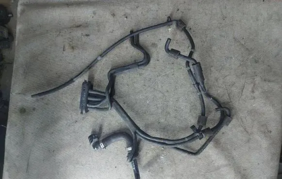 Volkswagen Touran I Turbo solenoid valve 03g131051ac
