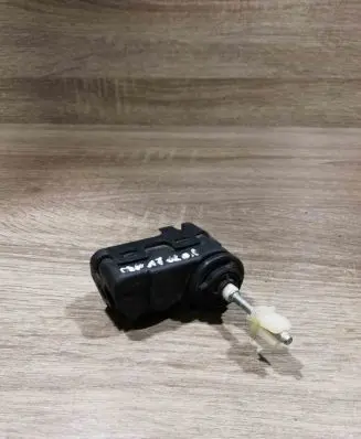 Headlight level adjustment motor