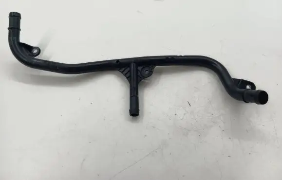 Volkswagen Tiguan Engine coolant pipe/hose 05E121070