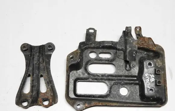 Toyota Auris 150 Battery bracket 345834u5oi34kl534