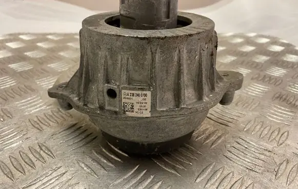 Mercedes-Benz E W238 Engine mount bracket A2382400700