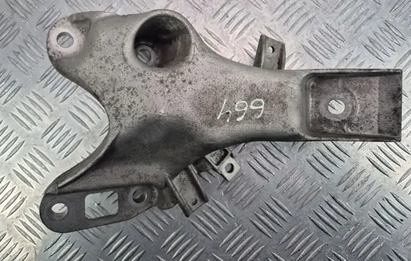 BMW X5 E70 Engine mounting bracket 6778331 24168110