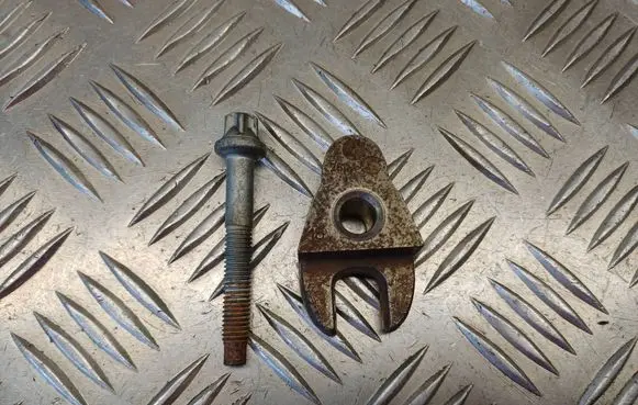 Citroen C5 Fuel Injector clamp holder 