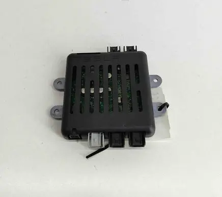 Tesla Model X USB control unit 104282900E